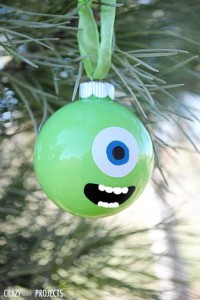 via: diydekoideen.com Weihnachtsbaumkugel Disney Monster AG