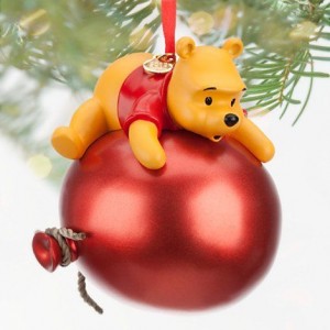 via: Disney Weihnachtsbaumkugel Winnie Pooh roter Ballon