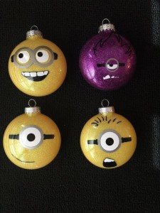 via: Pinterest Christbaumkugel Minions gelb