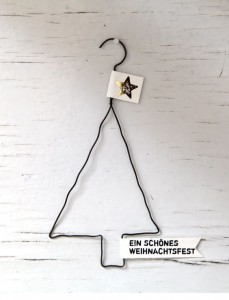 via: carmöbel Weihnachtsbaumanhänger minimalistisch Weihnachtsbaum