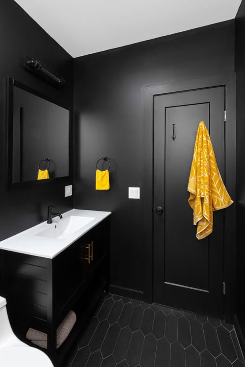 black-modern-bathroom-ward-5-design-img~55a1f2be0c7f1a20_8-6700-1-bf0693f