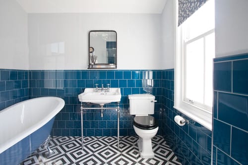blue-tiled-main-bathroom-with-slipper-bath-and-geometric-flooring-hove-the-brighton-bathroom-company-img~cf3163e909313cb8_ Blue-tiled main bathroom with slipper bath and geometric flooring - Hove