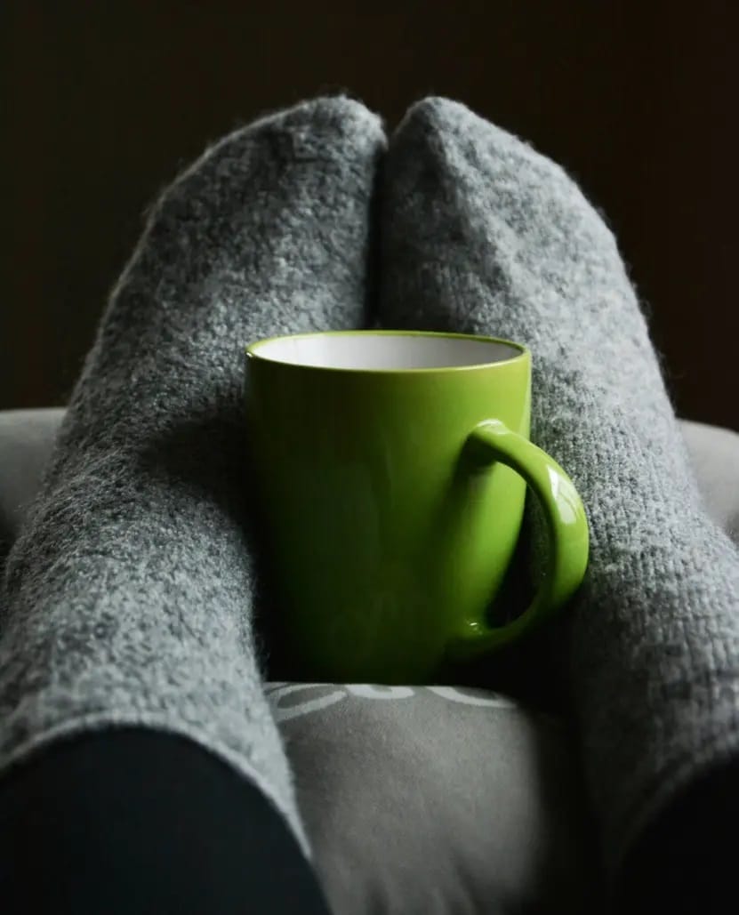Teetasse mit Kuschelsocken