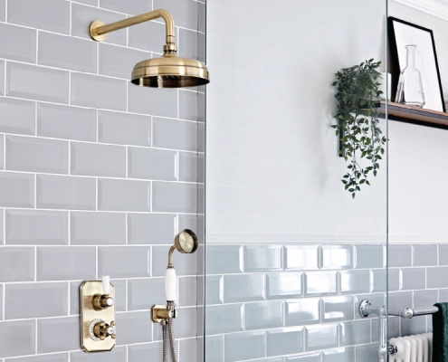 Klassisches Duschsystem in gebürstetem Gold aus der Elizabeth Kollektion